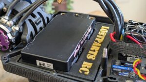3D printed battery tray for Team Associated B5/B5M designed to hold 46.7x92.7mm LiPo without foam